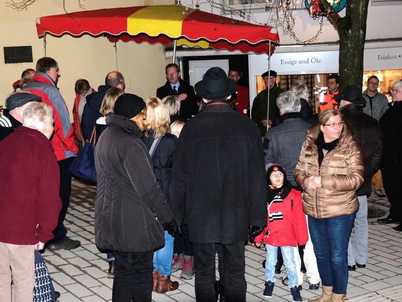 Bild: Rechtzeitig zum Weihnachtsgeschäft: Kölner Straße nach Umbau offiziell freigegeben