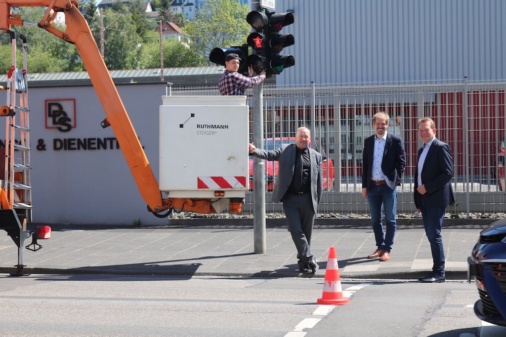 Bild: Henner und Frieder verbinden jetzt zwei Betriebsteile der Firma  Dango & Dienenthal an der Hagener Straße